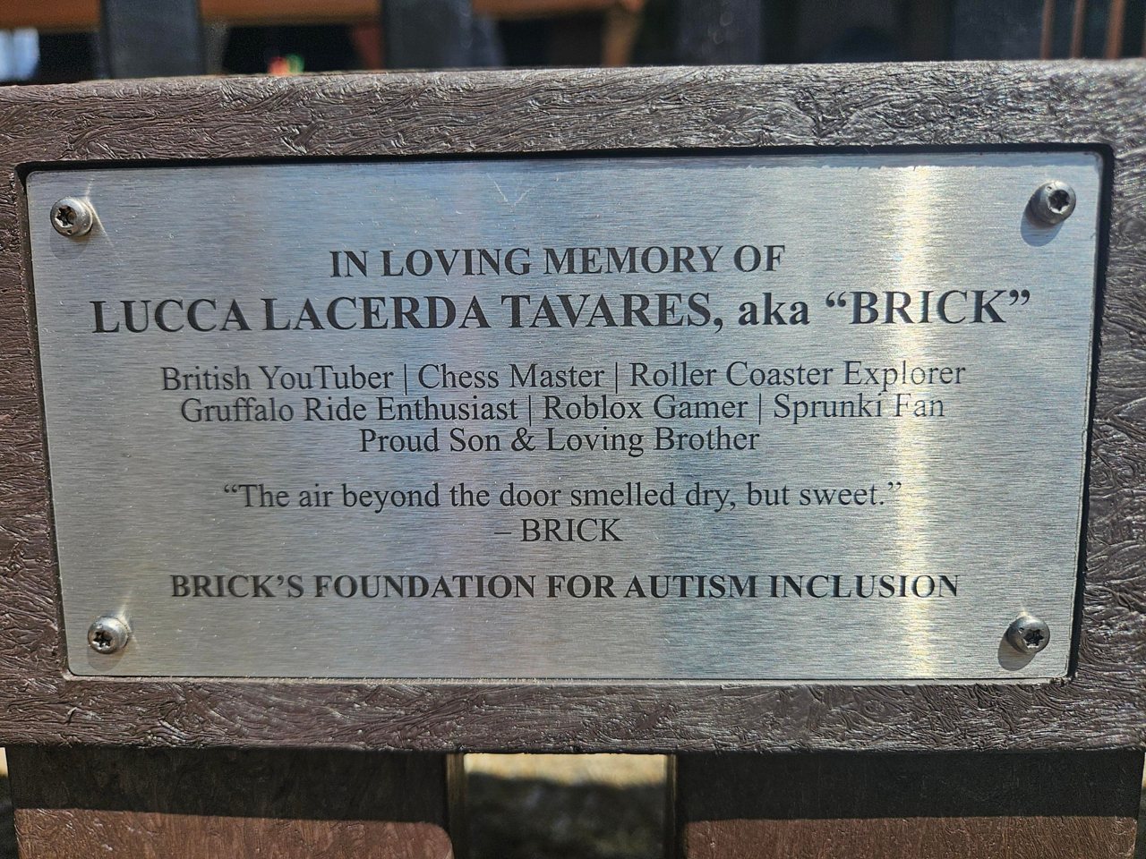 Close-up of the plaque on Lucca's bench at Chessington